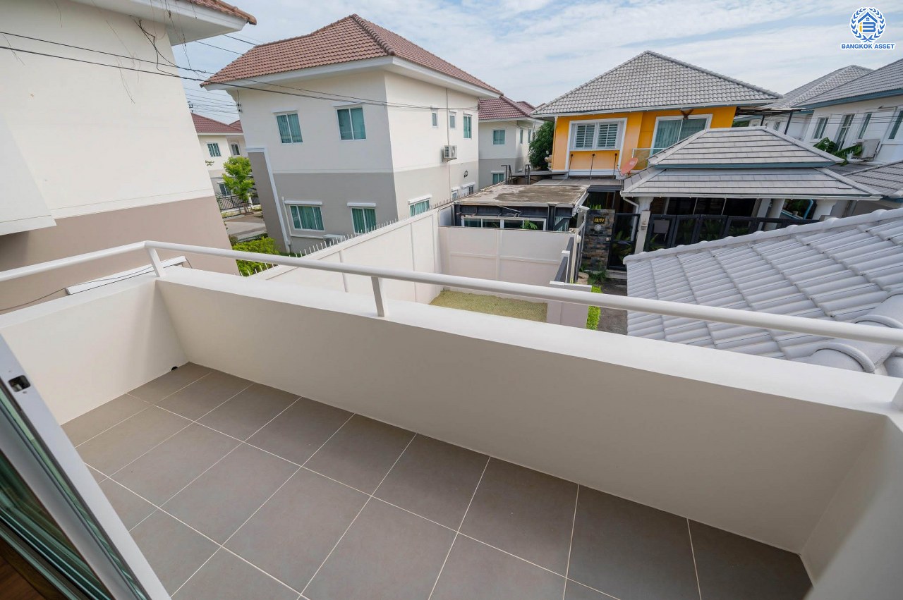 บ้านมือสองตกแต่งใหม่ โครงการ ชวนชื่นโมดัส ราชพฤกษ์-ท่าอิฐ เนื้อที่กว่า 57.8 ตร.ว. พร้อมฟังก์ชัน 3 ห้องนอน 2 ห้องน้ำ จอดรถได้ 2 คัน บนทำเลศักยภาพ เชื่อมต่อถนนรัตนาธิเบศร์ และถนนราชพฤกษ์ ทำเลใจกลาง 2 เซ็นทรัล ใกล้รถไฟฟ้า "สถานีบางรักน้อยท่าอิฐ"